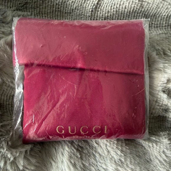 💐VIP GWP💐 Gucci Beauty Floral Compact Mirror - Picture 9 of 9